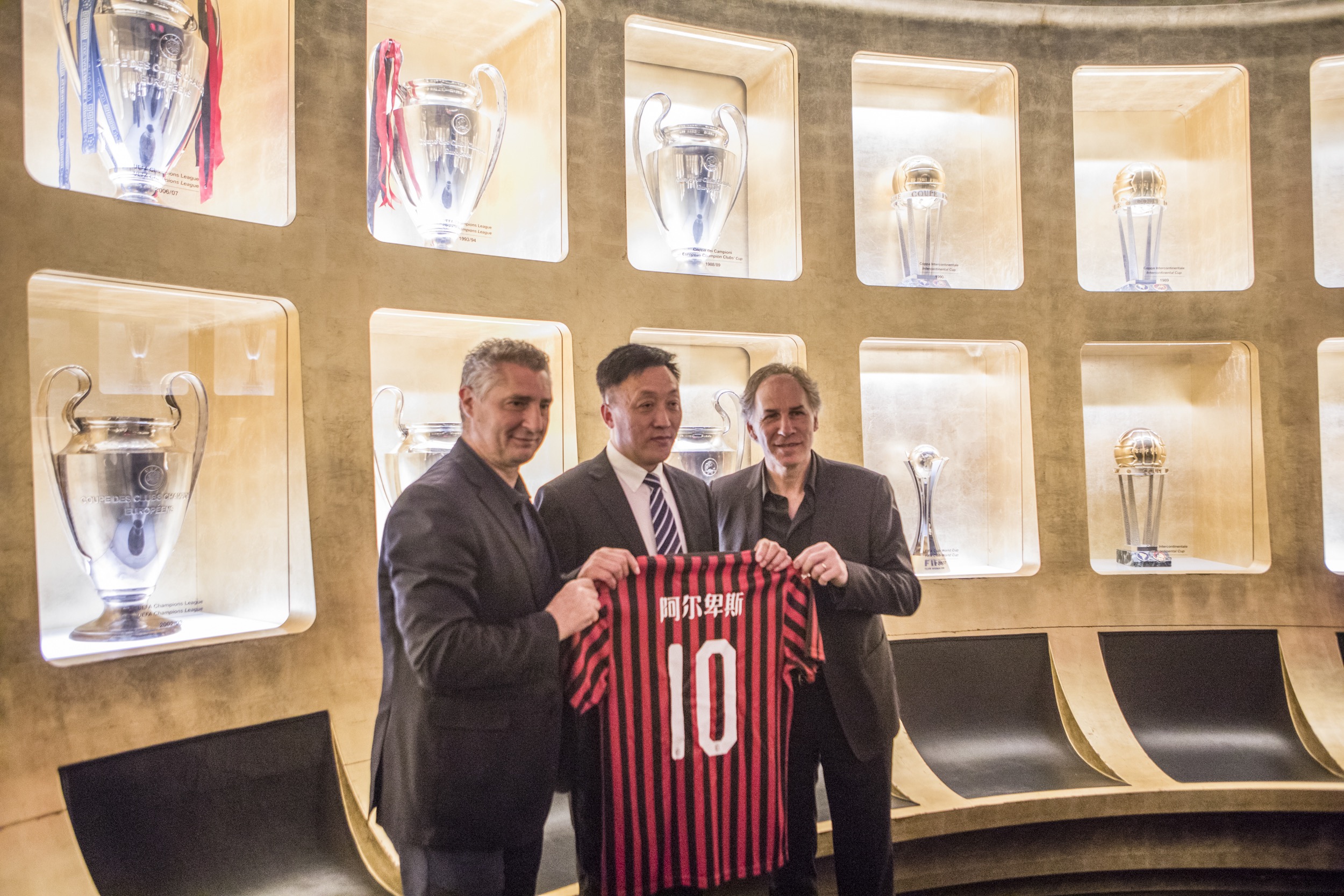 世联赛疯狂夜：巴西逆转日本，意大利横扫，冠军归属难料