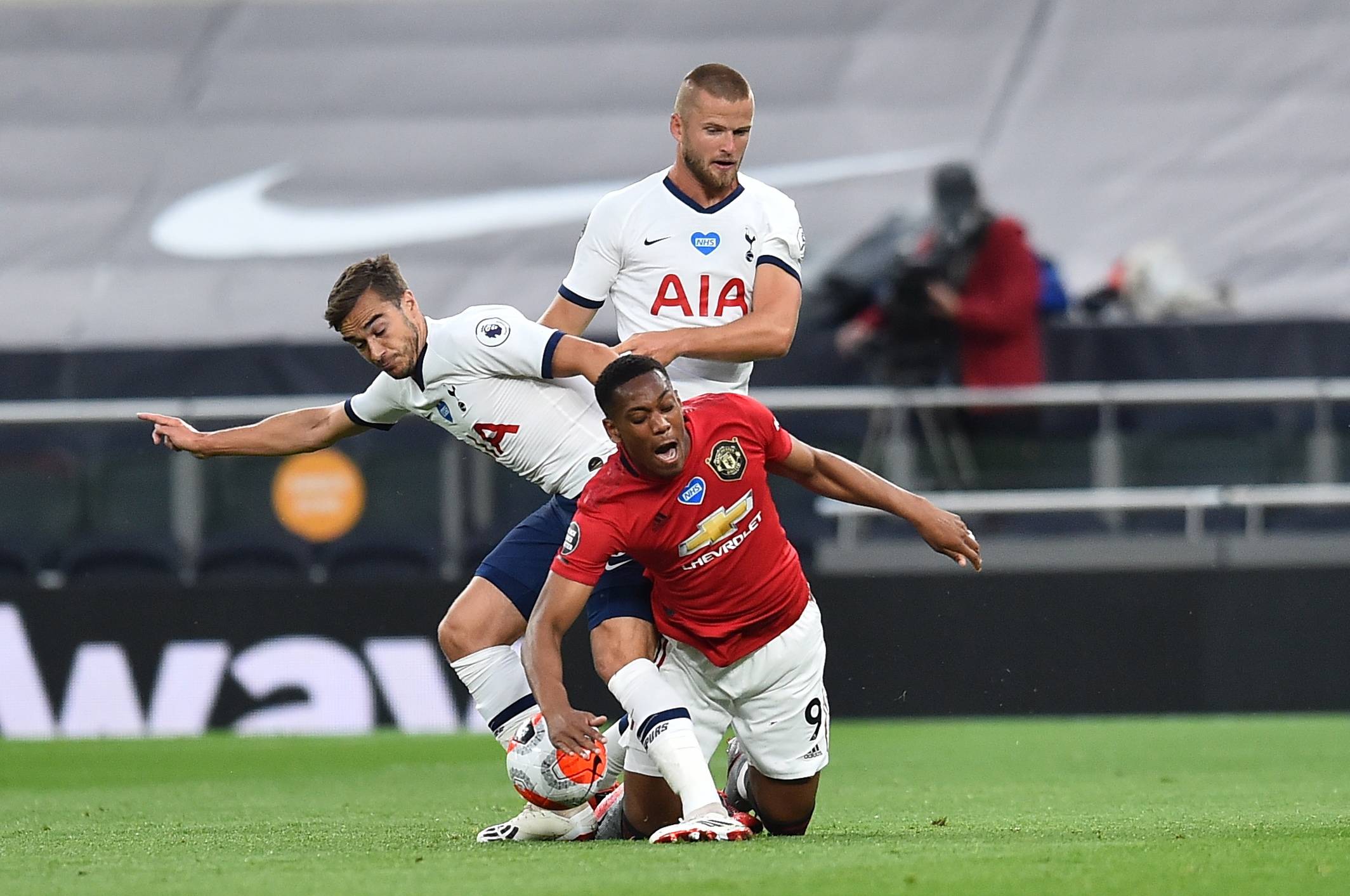 阿斯：莱万经纪人已联系沙特球队（阿斯：莱万经纪人已与沙特俱乐部联系）