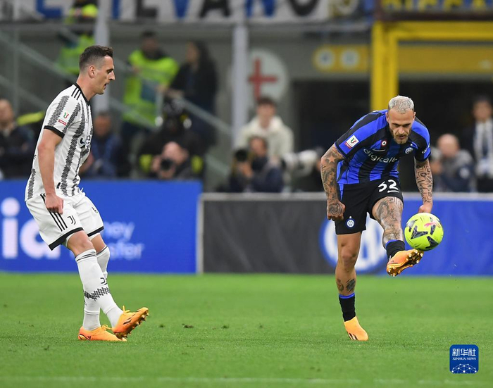 英超夺冠赔率：阿森纳远甩曼城利物浦 曼联第4（英超冠军赔率：阿森纳大幅领跑，曼城利物浦落后，曼联第4）