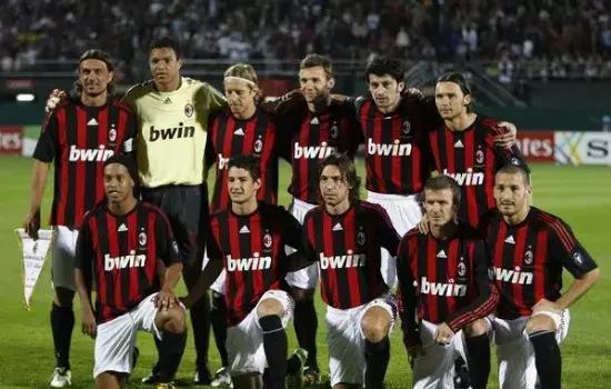 最快百球先生！哈兰德领取英超100球纪念球（英超百球最快！哈兰德获颁100球纪念球）