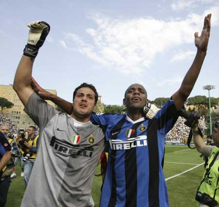 记者：曼联一月不打算买中场，已为明夏锁定多名引援目标