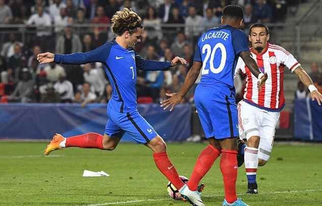 安迪·卡罗尔惊叹切赫神扑，创英格兰足球史经典瞬间