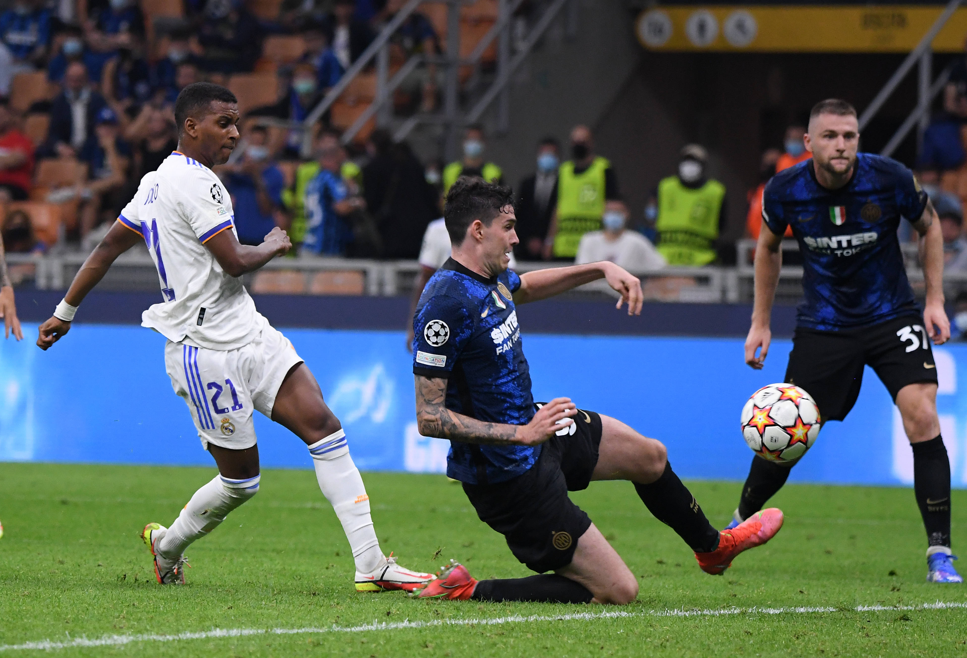 山东泰山主场收官：10胜3平2负，负成都申花，6-0国安&3-1海港（山东泰山主场赛季定格：10胜3平2负，负成都与申花，曾6-0大胜国安、3-1击退海港）