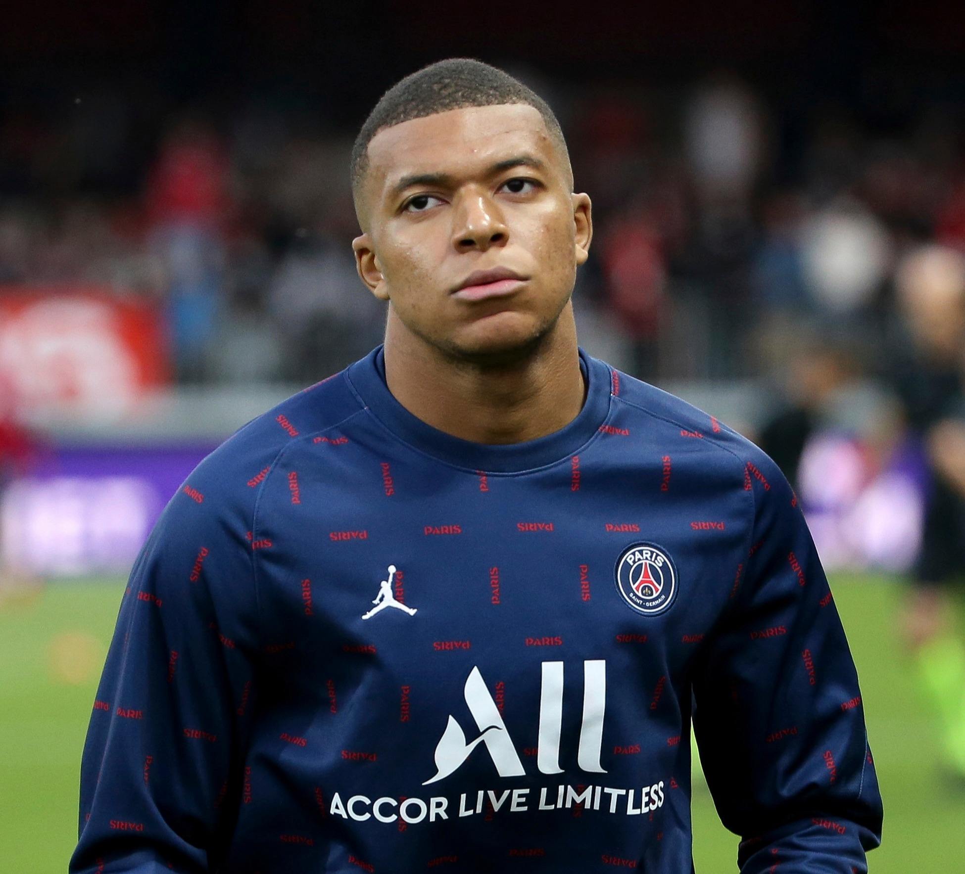 勇士vs鹈鹕伤病报告：库里等8人缺席，小佩顿大概率出战