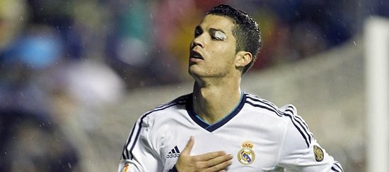 佳夫：作为后卫单场比赛进俩球不常见；沃尔特马德是顶级前锋