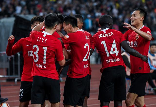 巅峰对决，阿森纳、拜仁欧冠均四战全胜，下一轮直接交手（欧冠强强对话：阿森纳与拜仁四战全胜，下一轮正面碰撞）