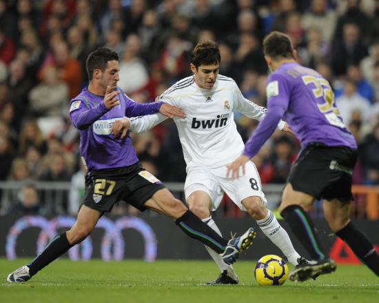 欧冠夺冠赔率：巴萨微弱优势领跑 巴黎力压枪手（欧冠冠军赔率：巴萨以微弱优势居首，巴黎力压阿森纳）